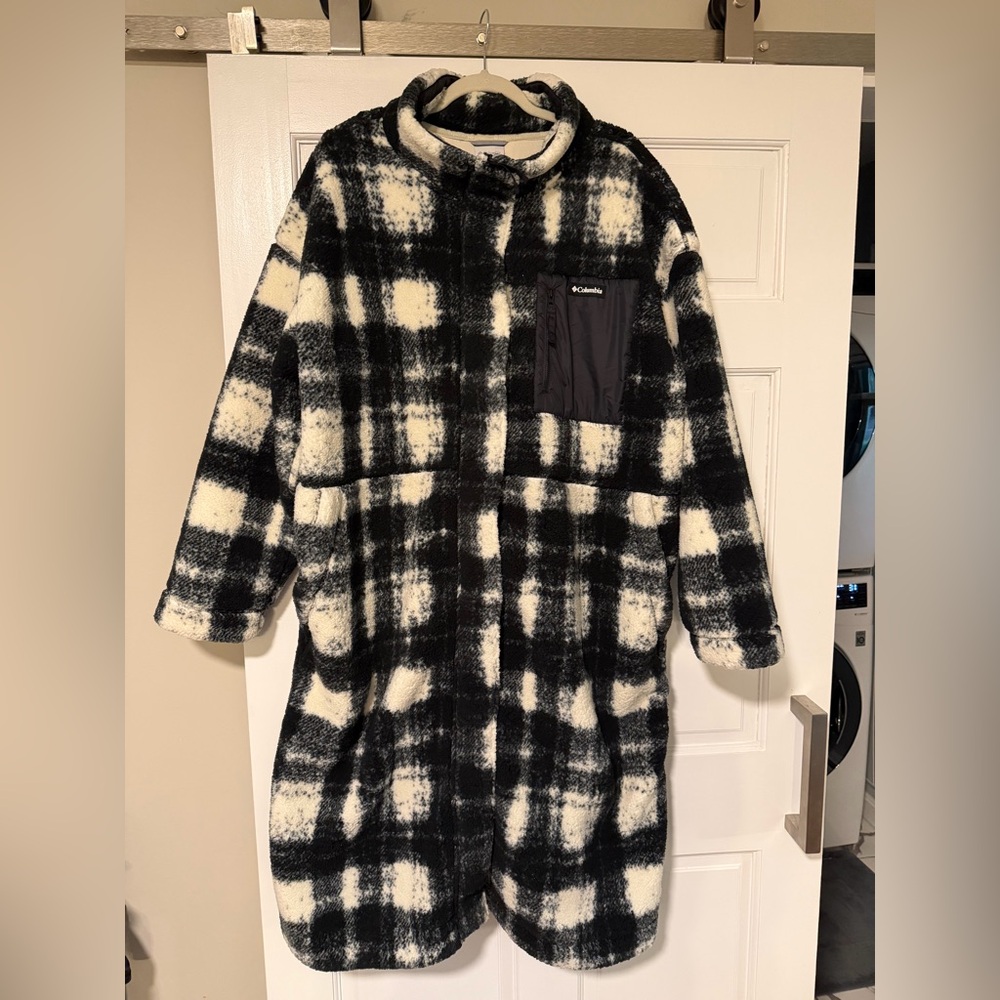 Columbia Plus Size Long Black and White Fleece Jacket